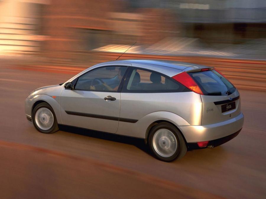  Ford Focus 3-Door 1998 года  (фото 2 из 21)